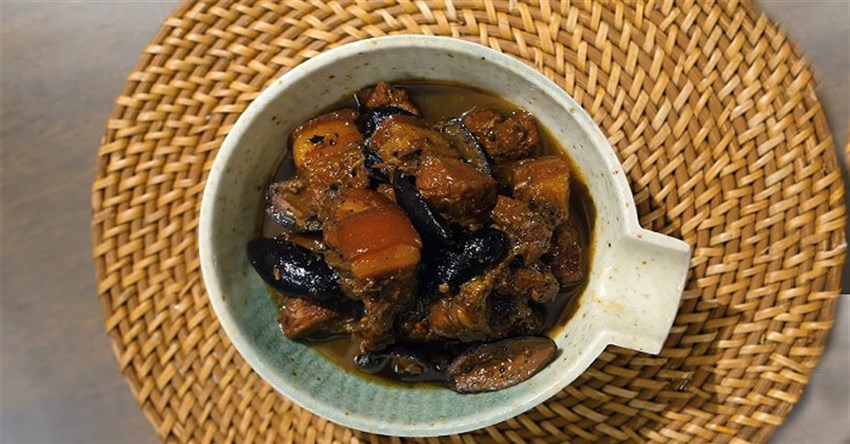 2 Cách làm trám đen kho thịt mềm ngon cực đưa cơm