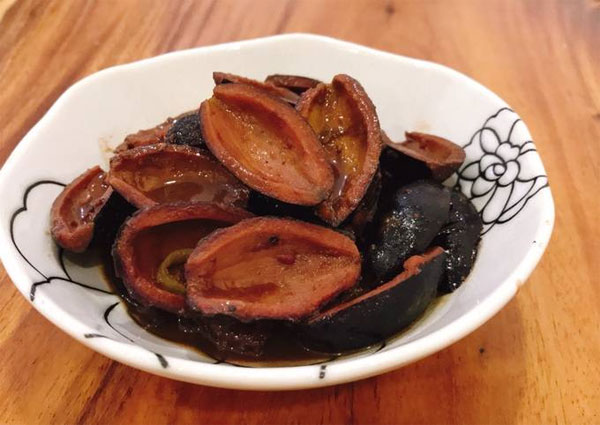 Cách làm trám đen ngâm xì dầu