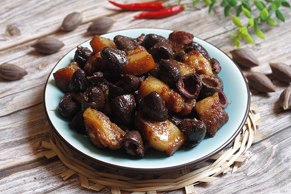 Thịt kho trám đen