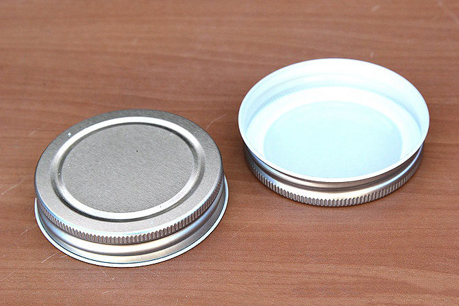 Tháo nắp lọ thủy tinh ra, vệ sinh thật sạch