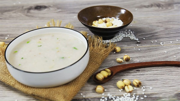 Cách nấu cháo chân giò hạt sen