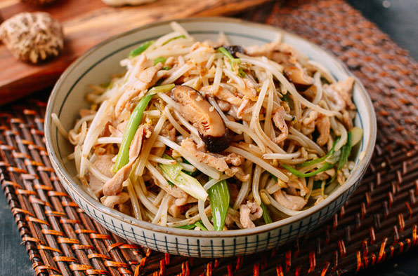 Kê gà xào giá đỗ