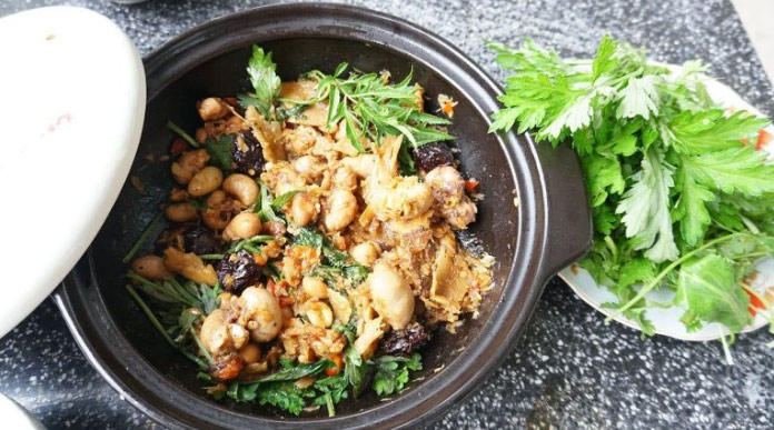 Kê gà hầm ngải cứu