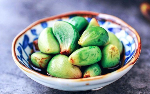 Cách ngâm tỏi với giấm không bị xanh