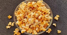 Cách làm bắp rang bơ bằng lò vi sóng giòn ngon, nổ đều
