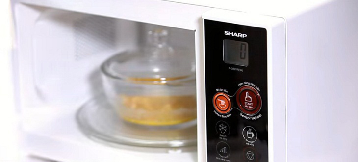 Rang ngô bằng lò vi sóng