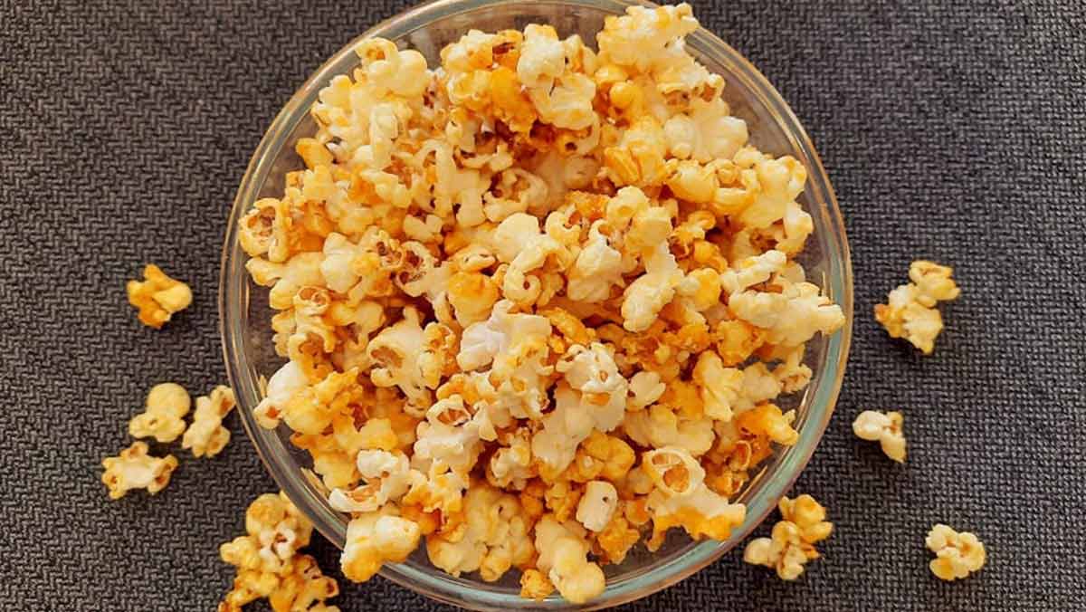 Hướng dẫn cách làm bắp rang bơ bằng lò vi sóng