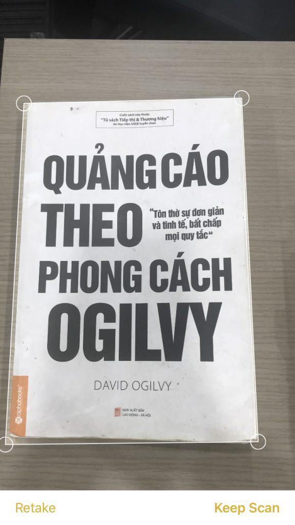 Sau khi chụp xong, bạn có thể điều chỉnh các góc bằng cách kéo cạnh của chúng rồi nhấn vào Keep scan