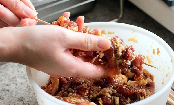 Nướng thịt bằng lò vi sóng