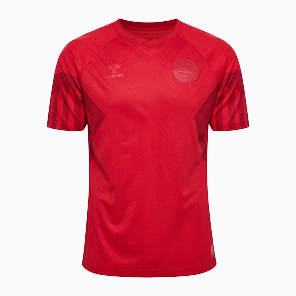 Áo đấu sân nhà đội tuyển Đan Mạch tại vòng loại World Cup 2022 châu Âu. Áo đấu sân nhà đội tuyển Đan Mạch tại vòng bảng World Cup 2022