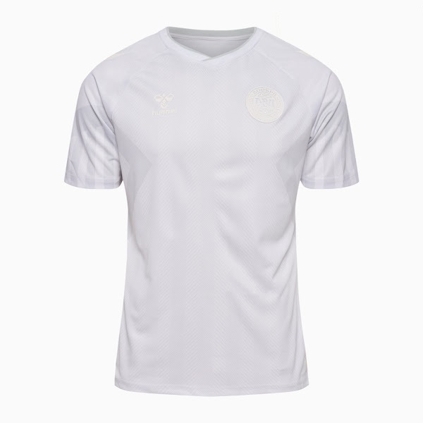 Áo đấu sân khách đội tuyển Đan Mạch tại vòng loại World Cup 2022 châu Âu. Áo đấu sân khách đội tuyển Đan Mạch tại vòng bảng World Cup 2022