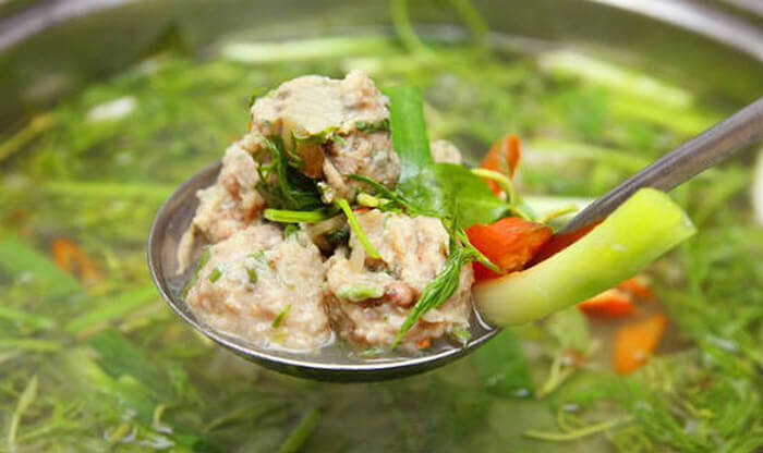 Thưởng thức lẩu rươi