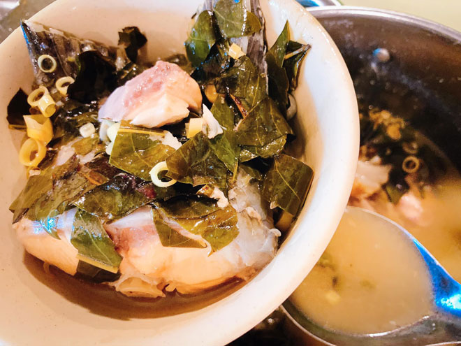 Cách nấu canh lá đắng với cá