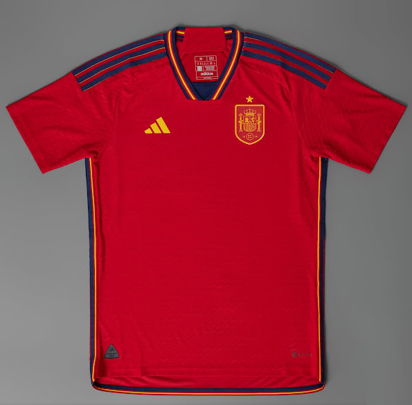 Áo đấu sân nhà đội tuyển Tây Ban Nha tại vòng loại World Cup 2022 châu Âu.