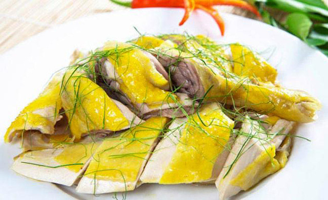 Thành phẩm món thịt gà luộc bằng nồi cơm điện