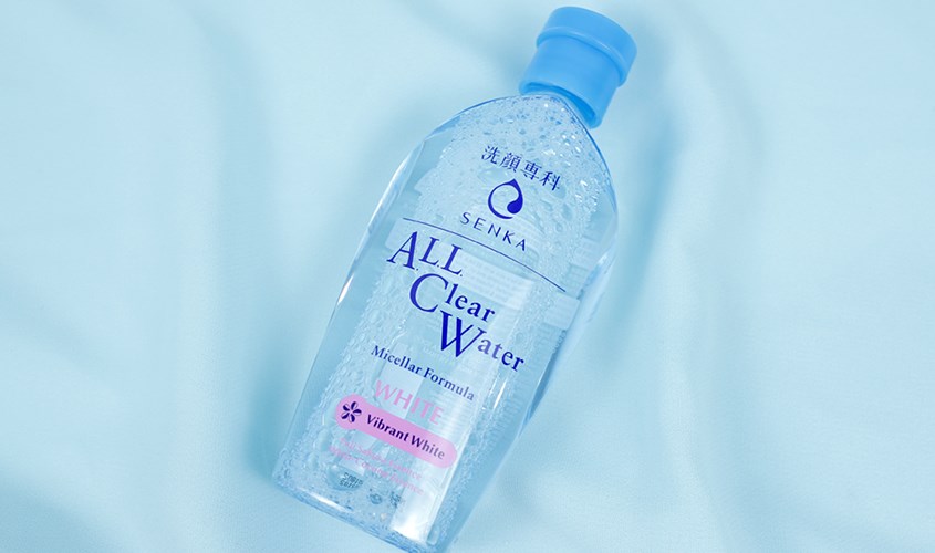 Nước tẩy trang có được mang lên máy bay không?