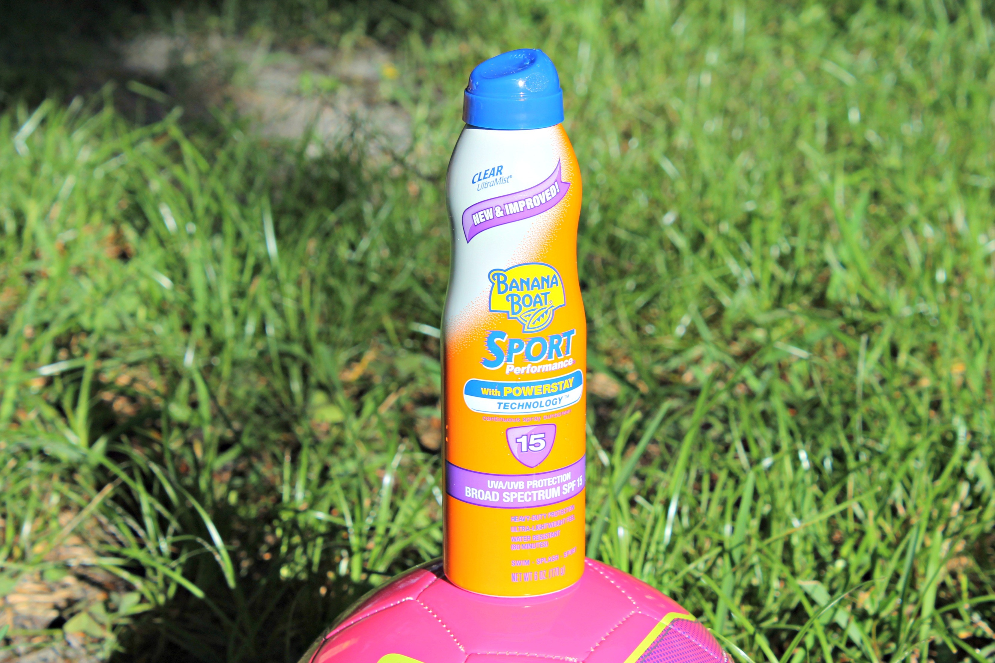 Xịt chống nắng có được mang lên máy bay không?