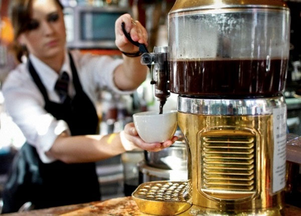 Phân biệt bartender và barista