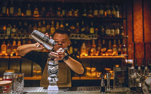 Phân biệt bartender và barista