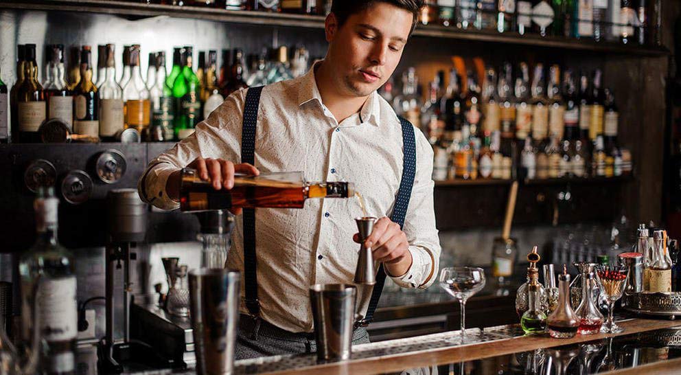 Tìm hiểu nghề bartender lương bao nhiêu