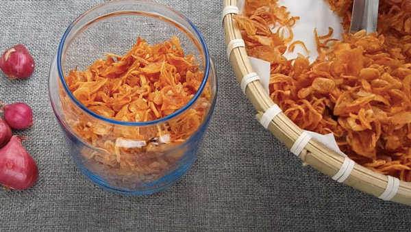 Thành phẩm hành tím chiên bằng nồi chiên không dầu