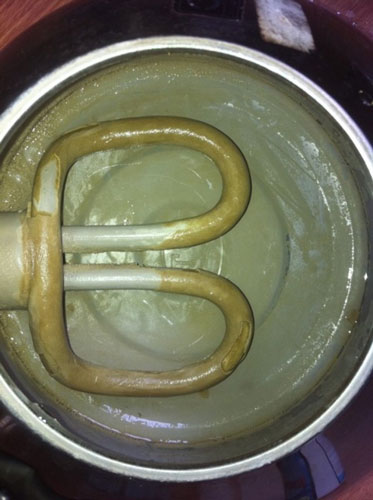 Cặn trong ấm đun nước là chất gì