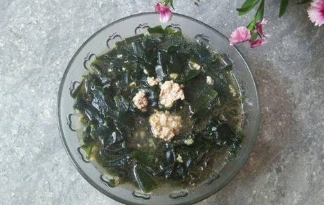 Thành phẩm món canh rong biển thịt bằm