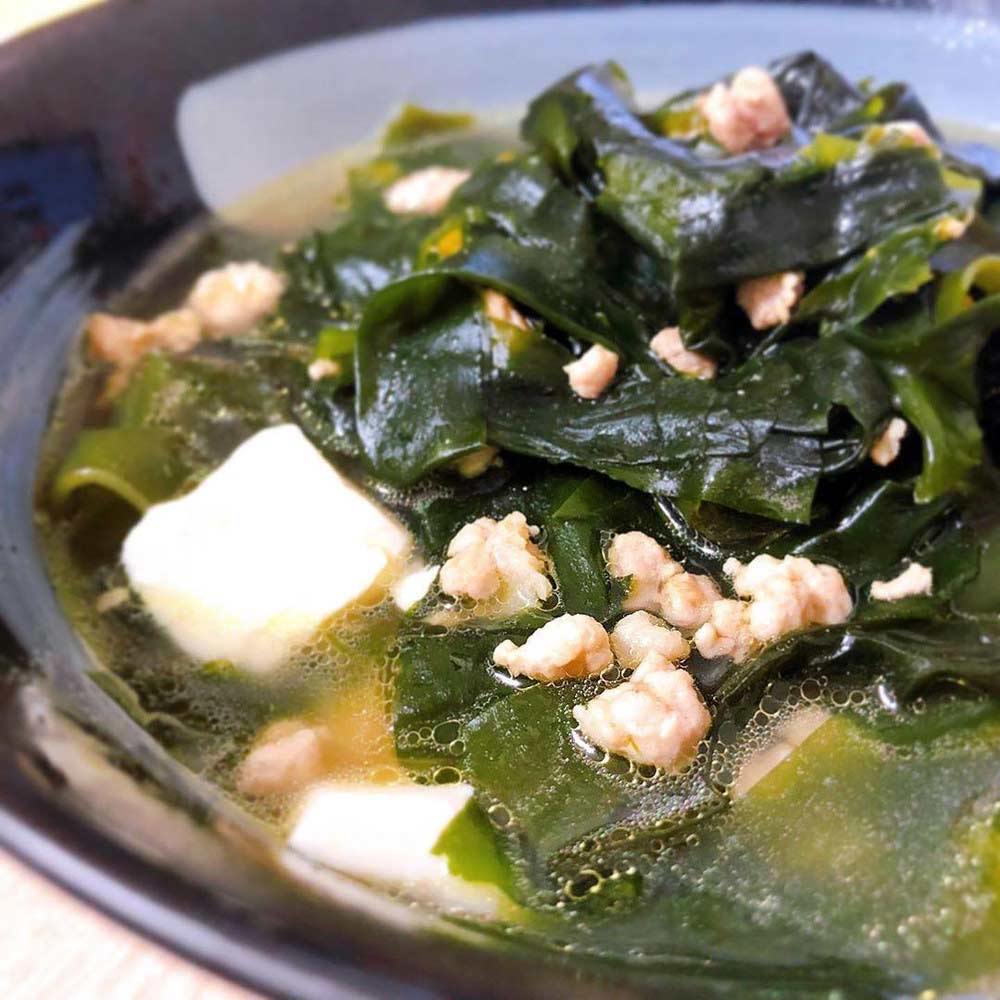 Thành phẩm món canh rong biển thịt bằm đậu hũ