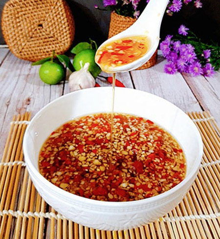 Pha hỗn hợp nước sốt