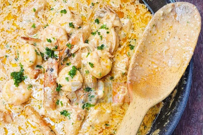 Làm tôm sốt trứng muối phô mai