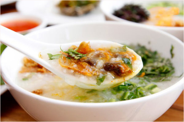 Thành phẩm món cháo hến nấm rơm