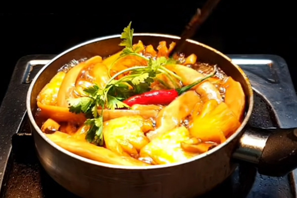 Thành phẩm món nấm đùi gà kho thơm