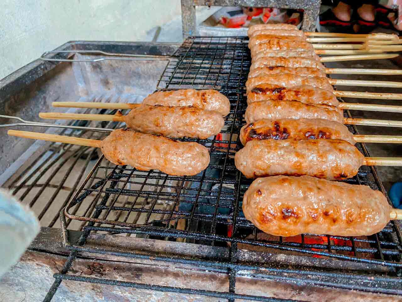 Nướng nem lụi bằng vỉ