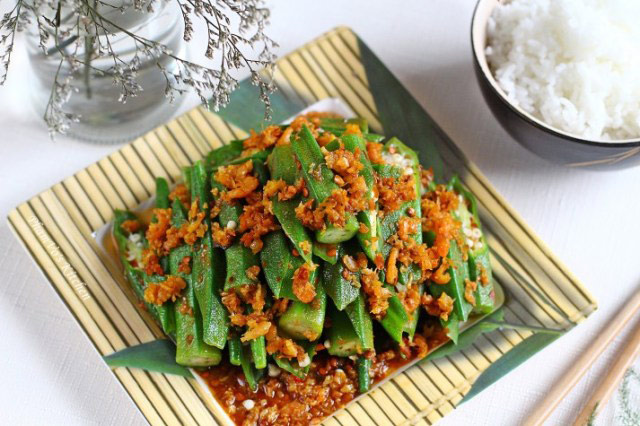 Thành phẩm món đậu bắp xào tỏi