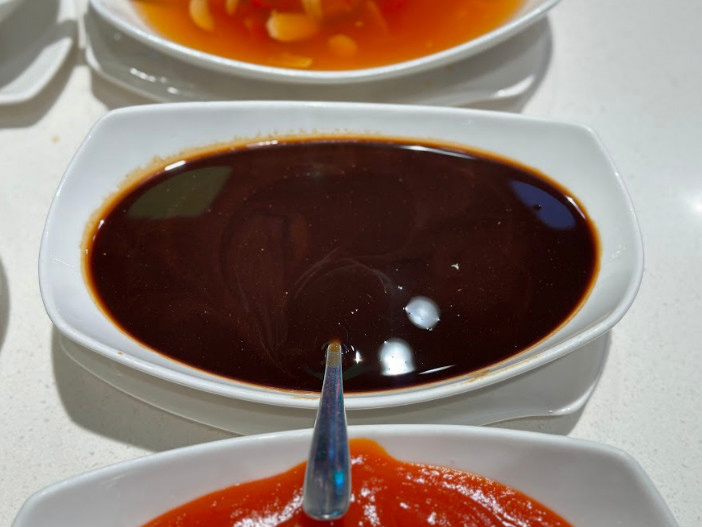 Làm nước sốt trộn mì