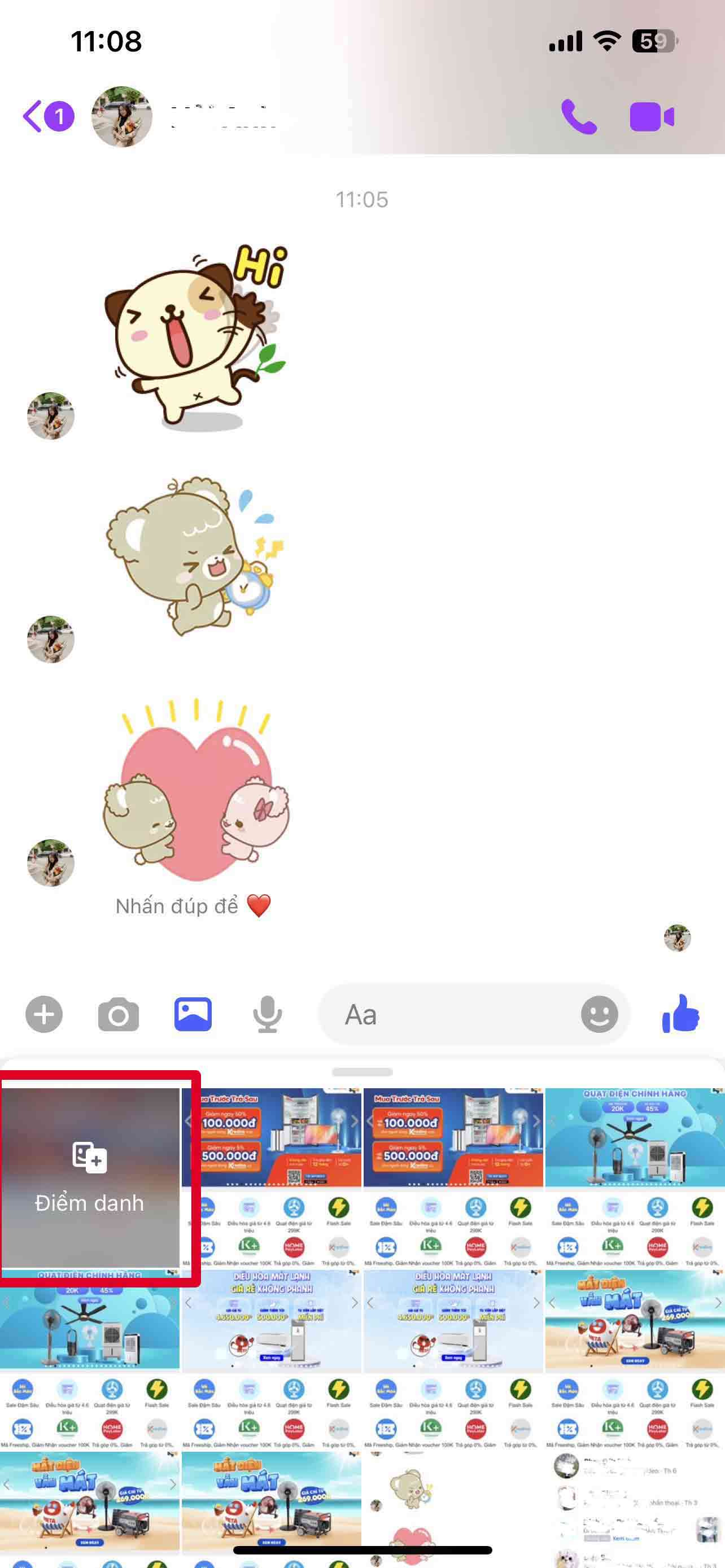 Nhấn vào biểu tượng ảnh trong Messenger → Biểu tượng điểm danh sẽ hiện ngay ở phần đầu ảnh, bạn chỉ cần nhấn vào đó là được