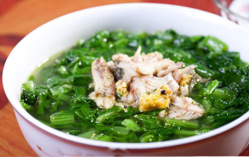 Thành phẩm món canh cá rô đồng rau cải