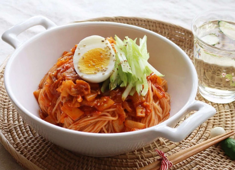 Cách làm mì trộn kim chi