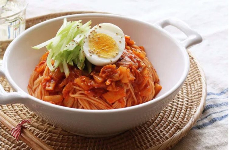 Cách làm mì trộn Hàn Quốc