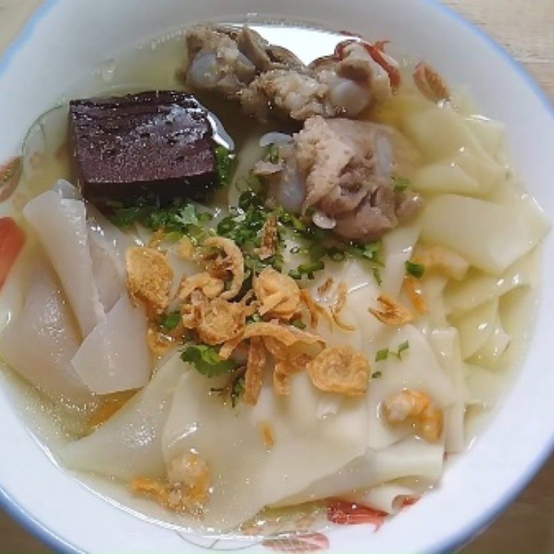 Thành phẩm món canh hoành thánh lá ngon