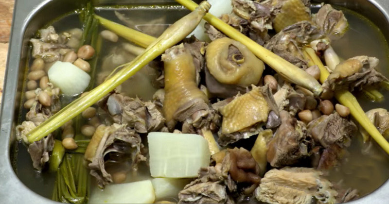 Thành phẩm món gà hầm sả đậu phộng