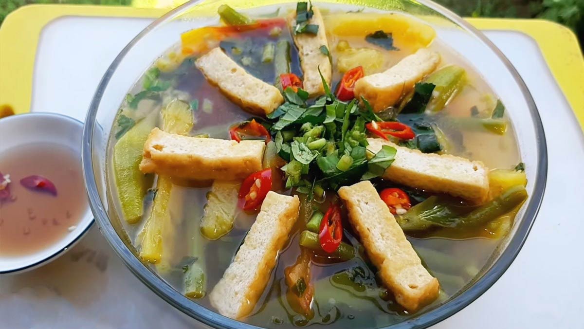 Thành phẩm món canh cà chua đậu phụ chay