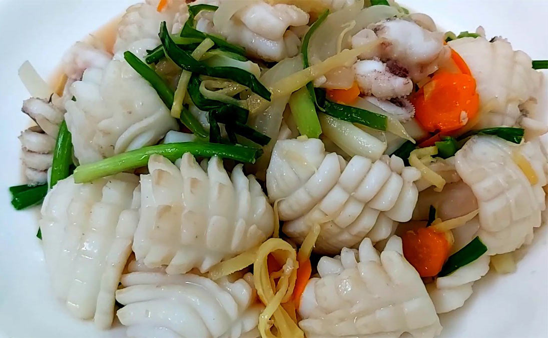 Thành phẩm món mực xào hành tây