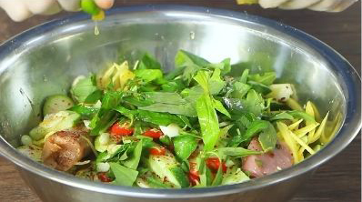 Trộn nguyên liệu