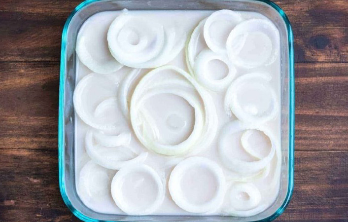 Cách để hành tây bớt hăng bằng cách ngâm sữa