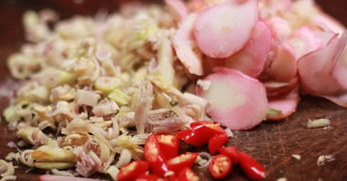 Sơ chế các nguyên liệu phụ