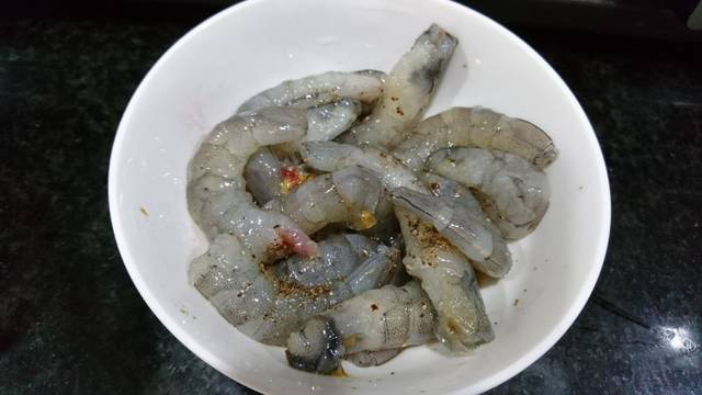 Sơ chế tôm thịt