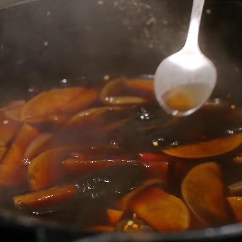 Nấu nước tương ngâm ghẹ