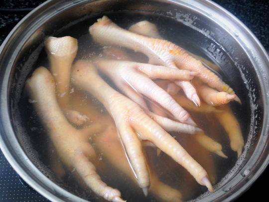 Luộc chân gà