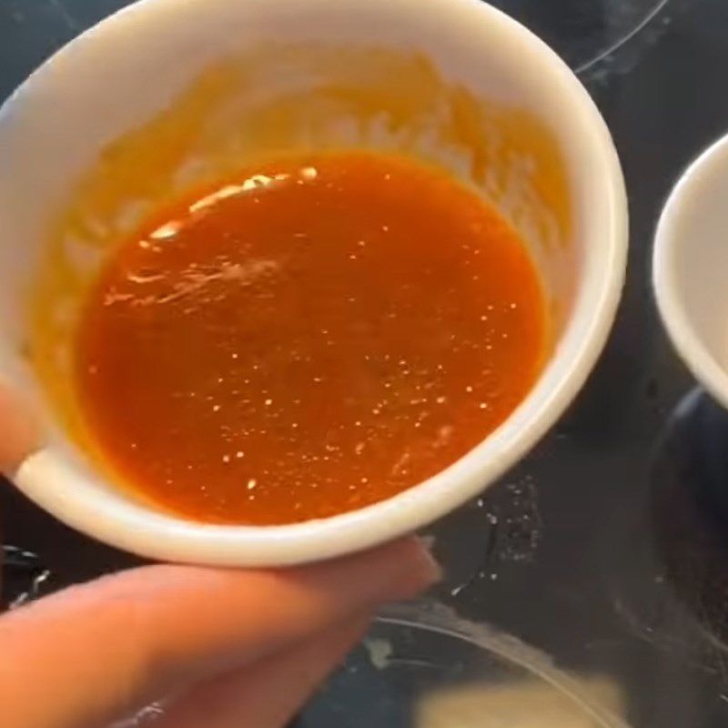 Làm nước chấm bánh đúc lạc